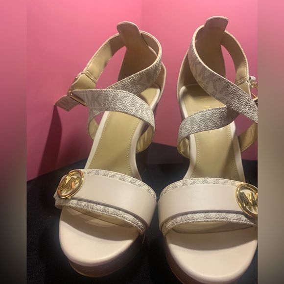 Michael by Michael Kors “Carmen” Logo Wedge heel sandals sz 7 - Picture 4 of 12